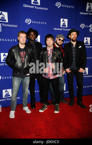 (L-R) Musiker Dave Tirio, De Mar Hamilton, Tom Higgenson, Mike Retondo und Tim Lopez von der Musikgruppe Plain White Ts besuchen die 17. GRAMMY Foundation Vermächtnis Jahreskonzert am Wilshire Ebell Theatre am 5. Februar 2015 in Los Angeles, Neff Stockfoto