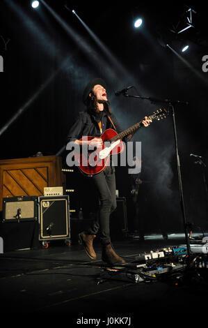 Sänger James Bay führt auf die Hollywood Palladium am 1. Dezember 2015 in Hollywood, Kalifornien. Stockfoto