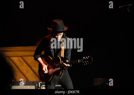 Sänger James Bay führt auf die Hollywood Palladium am 1. Dezember 2015 in Hollywood, Kalifornien. Stockfoto