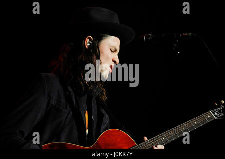 Sänger James Bay führt auf die Hollywood Palladium am 1. Dezember 2015 in Hollywood, Kalifornien. Stockfoto