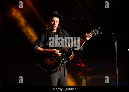 Sänger James Bay führt auf die Hollywood Palladium am 1. Dezember 2015 in Hollywood, Kalifornien. Stockfoto