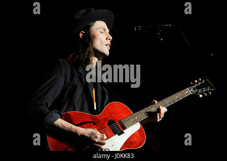 Sänger James Bay führt auf die Hollywood Palladium am 1. Dezember 2015 in Hollywood, Kalifornien. Stockfoto