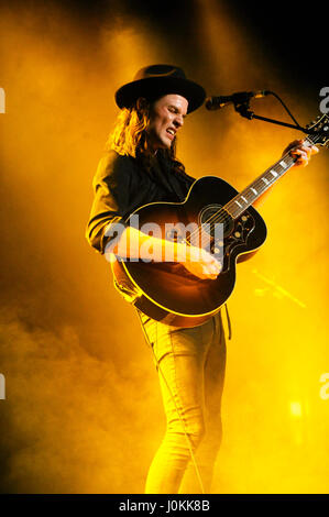 Sänger James Bay führt auf die Hollywood Palladium am 1. Dezember 2015 in Hollywood, Kalifornien. Stockfoto