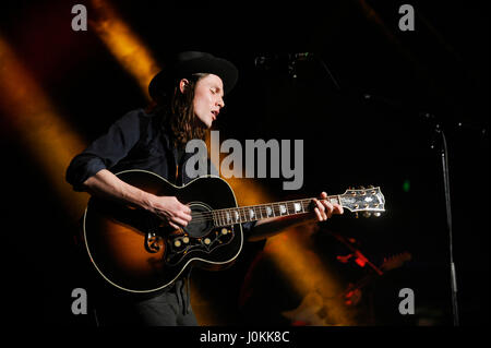 Sänger James Bay führt auf die Hollywood Palladium am 1. Dezember 2015 in Hollywood, Kalifornien. Stockfoto