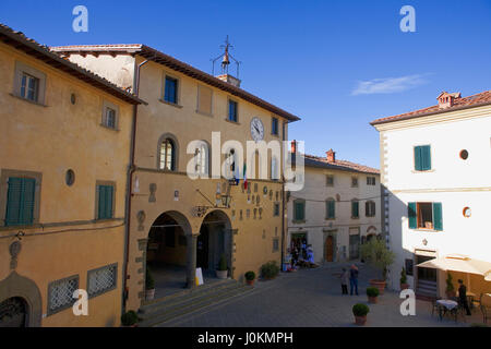 Der Hauptplatz Piazza Francesco Ferrucci, Radda in Chianti, Toskana Stockfoto