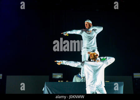 BENICASSIM, Spanien - 14 JUL: Major Lazer (elektronische Musikband bestehend aus Produzent Diplo, Jillionaire und Walshy Fire) führen im Konzert in F Stockfoto