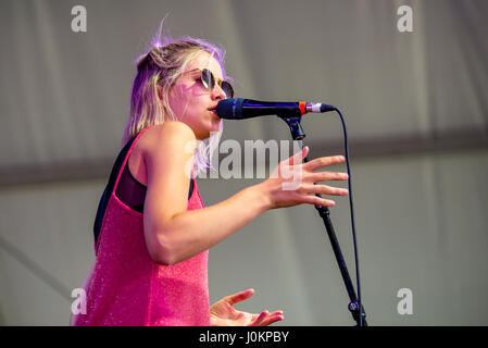 MADRID - SEP 10: Dagny (norwegische Popmusiker) führt im Konzert beim Dcode Music Festival am 10. September 2016 in Madrid, Spanien. Stockfoto