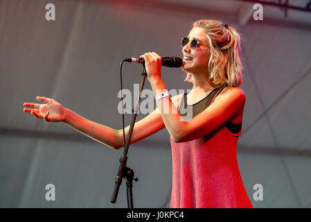 MADRID - SEP 10: Dagny (norwegische Popmusiker) führt im Konzert beim Dcode Music Festival am 10. September 2016 in Madrid, Spanien. Stockfoto