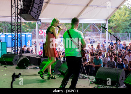 MADRID - SEP 10: Dagny (norwegische Popmusiker) führt im Konzert beim Dcode Music Festival am 10. September 2016 in Madrid, Spanien. Stockfoto