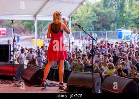 MADRID - SEP 10: Dagny (norwegische Popmusiker) führt im Konzert beim Dcode Music Festival am 10. September 2016 in Madrid, Spanien. Stockfoto