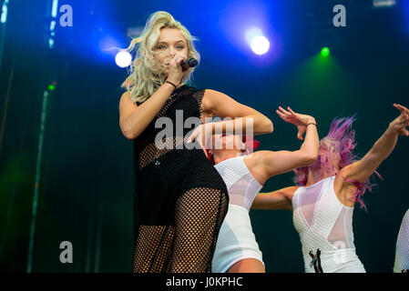 MADRID - SEP 10: Zara Larsson (Sänger) führt im Konzert beim Dcode Music Festival am 10. September 2016 in Madrid, Spanien. Stockfoto