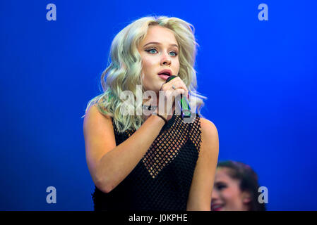 MADRID - SEP 10: Zara Larsson (Sänger) führt im Konzert beim Dcode Music Festival am 10. September 2016 in Madrid, Spanien. Stockfoto