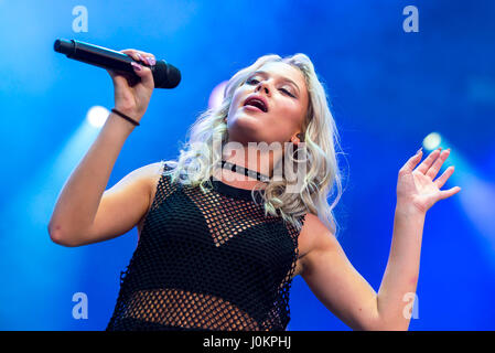 MADRID - SEP 10: Zara Larsson (Sänger) führt im Konzert beim Dcode Music Festival am 10. September 2016 in Madrid, Spanien. Stockfoto