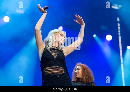 MADRID - SEP 10: Zara Larsson (Sänger) führt im Konzert beim Dcode Music Festival am 10. September 2016 in Madrid, Spanien. Stockfoto