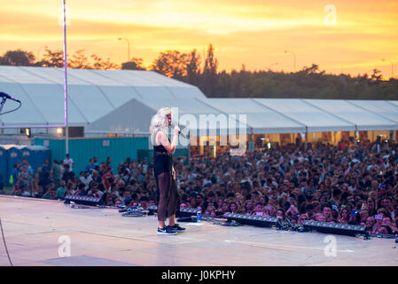 MADRID - SEP 10: Zara Larsson (Sänger) führt im Konzert beim Dcode Music Festival am 10. September 2016 in Madrid, Spanien. Stockfoto