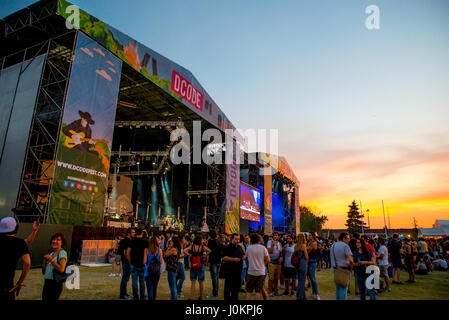 MADRID - SEP 10: Die Menge in einem Konzert am Dcode Musikfestival am 10. September 2016 in Madrid, Spanien. Stockfoto