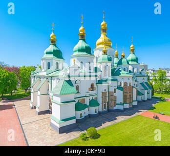Der Blick auf die Sophia-Kathedrale vom riesigen Glockenturm aus, Kiew, Ukraine Stockfoto