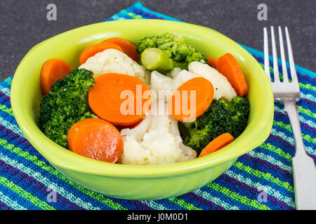 Diätetische Lebensmittel, gedünstetes Gemüse. Studio Photo Stockfoto
