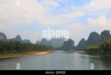 Karst Berg Li Flusslandschaft in Yangshou China Stockfoto