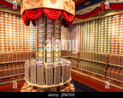 Lissabon, PORTUGAL - 19. Januar 2017: Souvenir-Shop "O Mundo Fantastico da Sardinha Portuguesa" in Lissabon, Portugal. Stockfoto