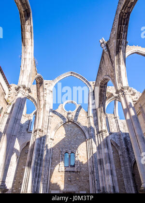 Kloster unserer lieben Frau vom Berge Karmel (Portugiesisch: Convento da Ordem do Carmo) in Lissabon, Portugal Stockfoto