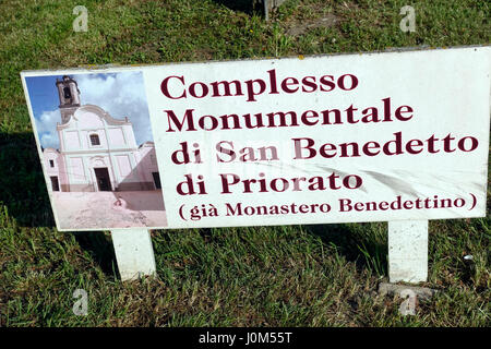 Die Kirche San Benedetto Priorato ist eine katholische barocke Kultstätte befindet sich im Priorat, einem kleinen Weiler der Werke, in der Provinz Parma. Stockfoto