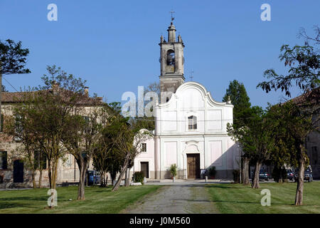 Die Kirche San Benedetto Priorato ist eine katholische barocke Kultstätte befindet sich im Priorat, einem kleinen Weiler der Werke, in der Provinz Parma. Stockfoto