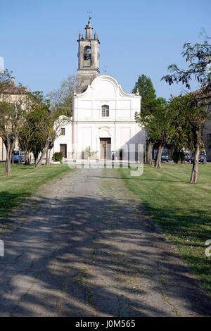 Die Kirche San Benedetto Priorato ist eine katholische barocke Kultstätte befindet sich im Priorat, einem kleinen Weiler der Werke, in der Provinz Parma. Stockfoto