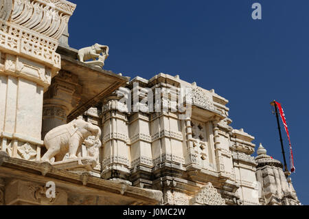 Blick ins Innere der Jain-Tempel in Ranakpur, Rajasthan, Indien Stockfoto