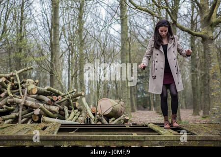 Junge Dame vor großen Herausforderungen Stockfoto