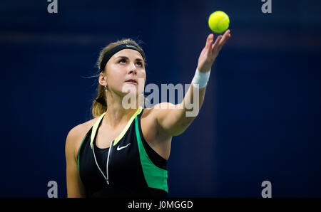 BIEL, Schweiz - APRIL 10: Belinda Bencic in Aktion beim Tennisturnier 2017 Ladies Open Biel WTA International Stockfoto