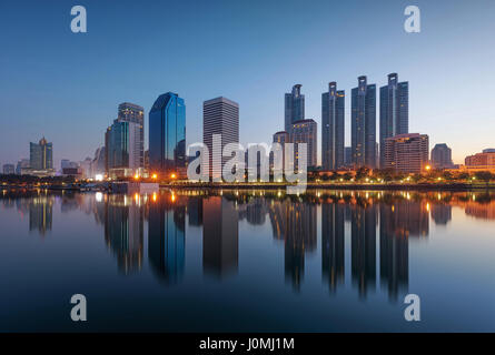Bangkok-Wolkenkratzer, Benjakiti Park, Thailand Stockfoto