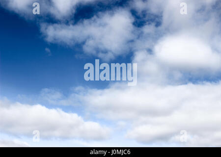 blauer Himmel Wolke gefüllt Stockfoto