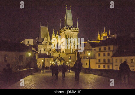 Die Karlsbrücke ist eine historische Brücke, die Moldau in Prag überquert. Seine Konstruktion begann im Jahre 1357 unter der Schirmherrschaft von König Charles IV. Stockfoto