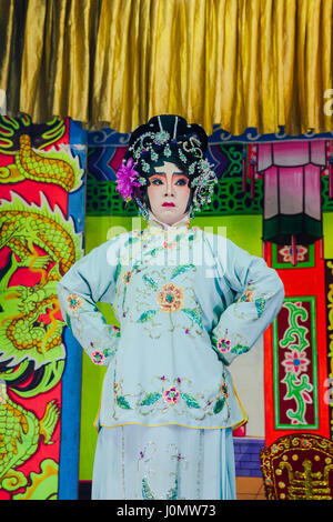 George Town, Malaysia - 26. März 2016: Schauspieler spielen traditionelle chinesische Oper auf das Straßenbild, George Town, Penang, Malaysia am 26. März 2016. Stockfoto