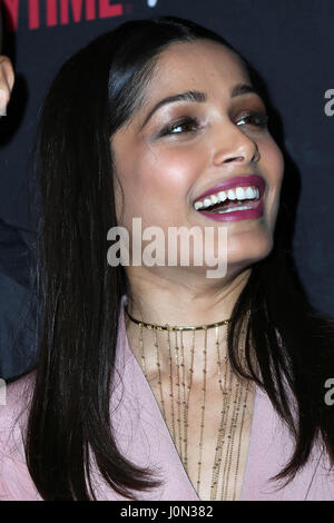 Beverly Hills, Kalifornien, USA. 13. April 2017. Freida Pinto bei der "Guerilla" FYD-Veranstaltung am WGA Theater in Beverly Hills, Kalifornien am 13. April 2017. Bildnachweis: David Edwards/Medien Punch/Alamy Live-Nachrichten Stockfoto