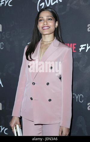 Beverly Hills, Kalifornien, USA. 13. April 2017. Freida Pinto im Ankunftsbereich für Guerilla FYD Event, Schriftstellers Guild of America Theatre, Beverly Hills, CA 13. April 2017. Bildnachweis: Priscilla Grant/Everett Collection/Alamy Live-Nachrichten Stockfoto