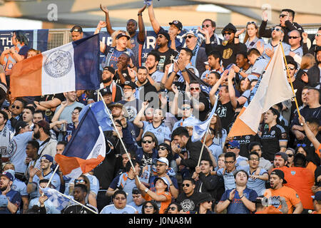 Chester, Pennsylvania, USA. 14. April 2017. New York City FC-Fans feiern während der Matchagainst die Union Talen-Energie-Stadion in Chester Pa Credit: Ricky Fitchett/ZUMA Draht/Alamy Live News Stockfoto