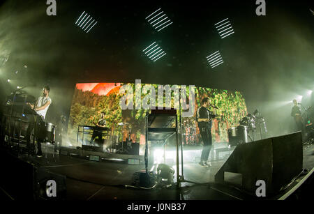 Las Vegas, NV, USA. 14. April 2017. Haus Abdeckung *** Bastille führt auf The Chelsea im The Cosmopolitan of Las Vegas in Las Vegas, NV am 14. April 2017. Bildnachweis: Erik Kabik Fotografie/Medien Punch/Alamy Live-Nachrichten Stockfoto