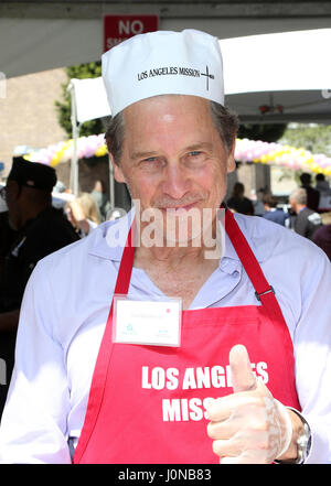 Tim Matheson, in Los Angeles Mission Osterfeier für die Obdachlosen in Los Angeles Mission In Kalifornien am 14. April 2017. Bildnachweis: FS/MediaPunch Stockfoto