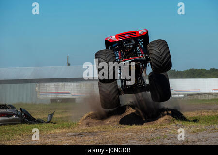 Monster-Truck auf Kirmes Stockfoto