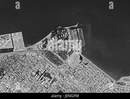 Freigegeben Aufklärung Satellitenansicht, genommen von der Central Intelligence Agency (CIA) Schlüsselloch (AKA Corona oder Entdecker) Spionagesatelliten Coyote Point und den Coyote Point Yacht Hafen in Silicon Valley Stadt von Burlingame, Kalifornien, September 1984. Stockfoto