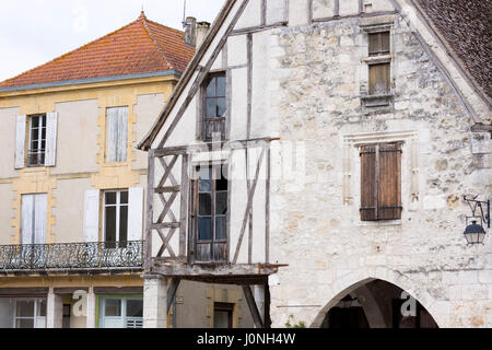 Traditioneller mittelalterliche Architektur im 13. Jahrhundert Bastide befestigte Stadt Eymet in Aquitanien, Frankreich Stockfoto