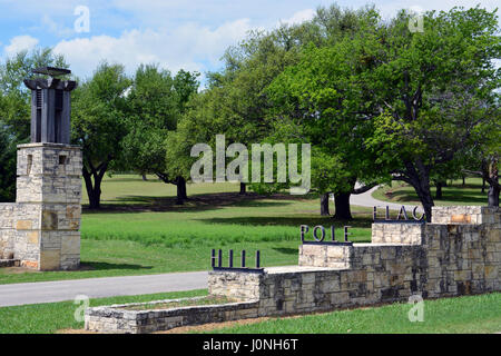 Das steinerne Tor Flag Pole Hill Park Northwest Highway, Schleife 12, im Bereich White Rock Lake Dallas Texas. Stockfoto