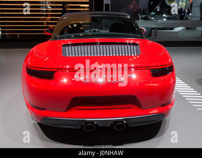 New York, NY USA - 13. April 2017: Porsche 911 Targa 4 GTS Auto vorgestellt auf 2017 New York International Auto Show im Jacob Javits Center Stockfoto
