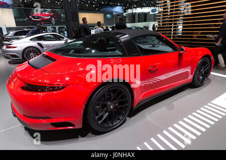 New York, NY USA - 13. April 2017: Porsche 911 Targa 4 GTS Auto vorgestellt auf 2017 New York International Auto Show im Jacob Javits Center Stockfoto