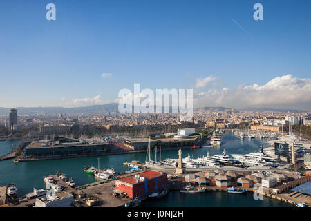 Barcelona Stadtbild, erhöhten Blick über die Stadt von Port Vell Marina, Katalonien, Spanien Stockfoto