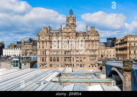 Blick auf Balmoral Hotel an der Princes Street in Edinburgh, Schottland Stockfoto