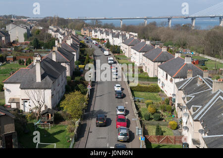 Auf der Suche nach unten Dächer auf Häuserzeile in South Queensferry Schottland, Vereinigtes Königreich Stockfoto