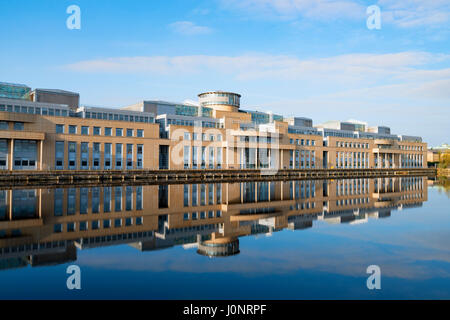 Außenansicht des Victoria Quay Büros der schottischen Regierung in Leith, Edinburgh, Schottland, Vereinigtes Königreich. Stockfoto